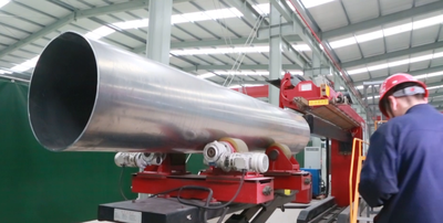 壳体焊接现场（纵缝）